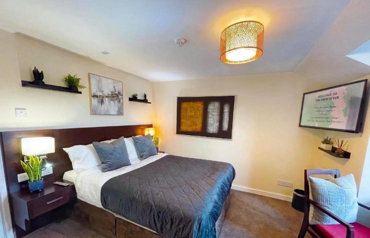The High Flyer Hotel Ely Room photo